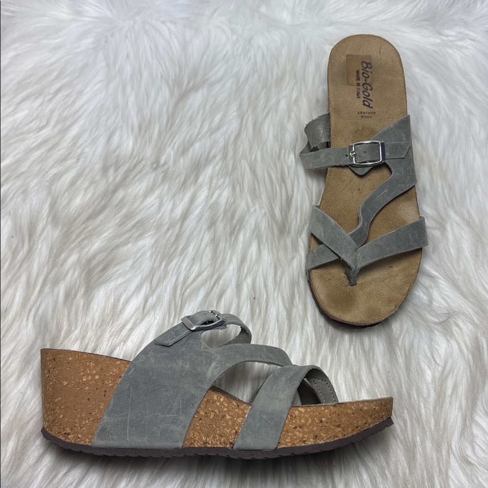 Bio‎ Gold Women's Gray Suede Leather Sock Strappy Cork Wedge Thong Sandals Sz 9
